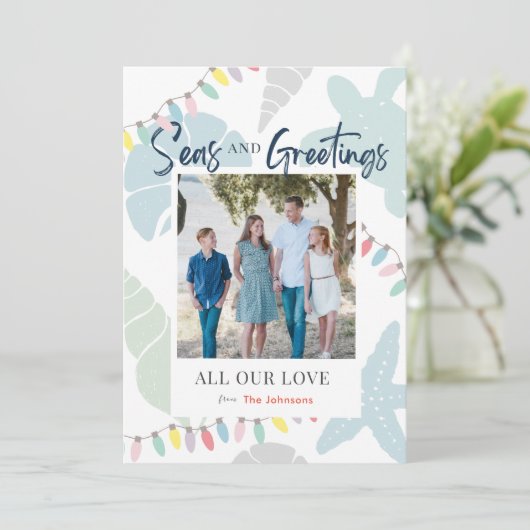 Seas and Greetings Seashell Holiday Foto Card Einladung (Stehend Vorderseite)
