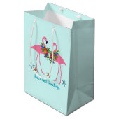 Seas n Greetings Pink Flamingos Weihnachten Mittlere Geschenktüte (Vorderseite Schrägansicht)