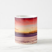 Seascape und Pier bei Sonnenuntergang, CA Kaffeetasse (Mittel)