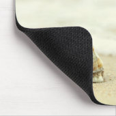 Seashell allein auf Strand Mousepad (Ecke)