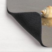 Seashell auf dem Strand Mousepad (Ecke)