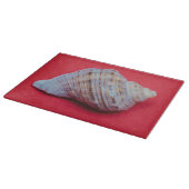 Seashell auf rotem Hintergrund Schneidebrett (Ecke)