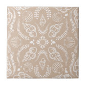 Seashell Beige & White Modern Coasttern Muster Fliese (Vorderseite)