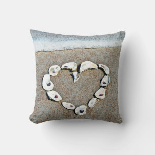 Seashell Heart on Beach Kissen