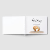 Seashell mit einem Herz auf Sand am Strand, Gästebuch (Voll)