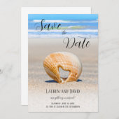 Seashell mit einem Herz auf Sand am Strand, Save The Date (Vorne/Hinten)
