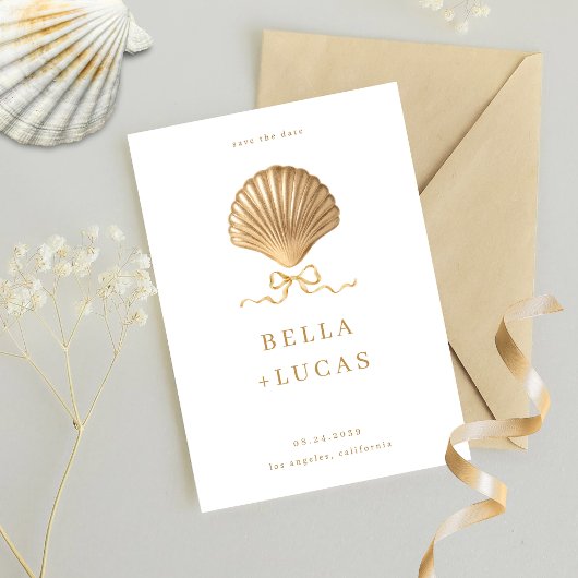 Seashell mit einer Bow Gold Beach Hochzeit in Urla Save The Date