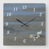 Seashell Pile Wall Clock Quadratische Wanduhr (Vorderseite)