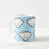 Seashell Sketch weiß und blau Wellenmuster Kaffeetasse (Vorderseite Links)