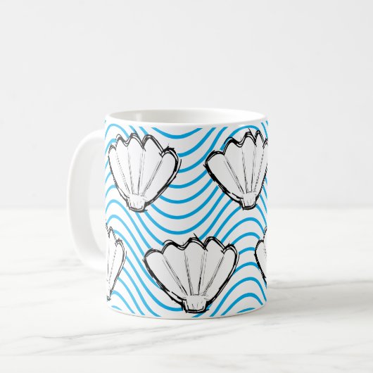 Seashell Sketch weiß und blau Wellenmuster Kaffeetasse (Vorderseite Links)