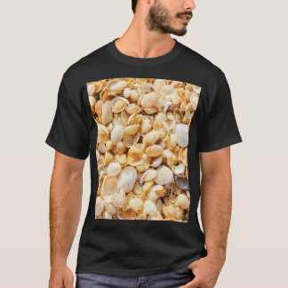 Seashell strukturierte Sommer Strand Hintergrund. T-Shirt