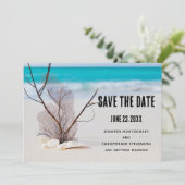 Seashells auf einer Hochzeit am Sandy Beach Foto Save The Date (Stehend Vorderseite)