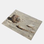Seashells auf Sand durch das Meer Fußmatte (Schrägansicht)