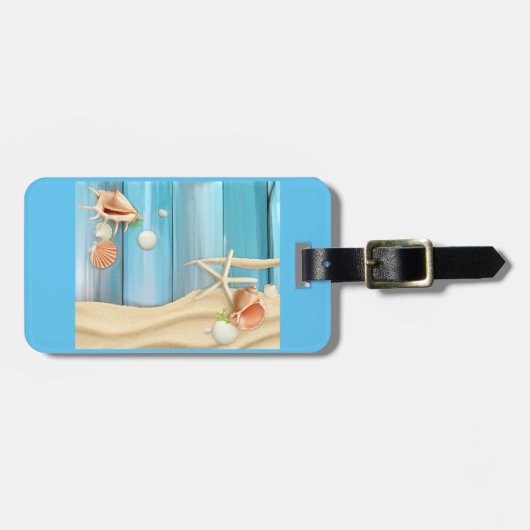 Seashells auf Sand Gepäckanhänger (Vorderseite horizontal)