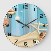 Seashells auf Sand Große Wanduhr (Vorderseite)