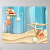 Seashells auf Sand Poster (Vorne)
