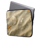 Seashells im Sand Laptopschutzhülle (Vorderseite Links)