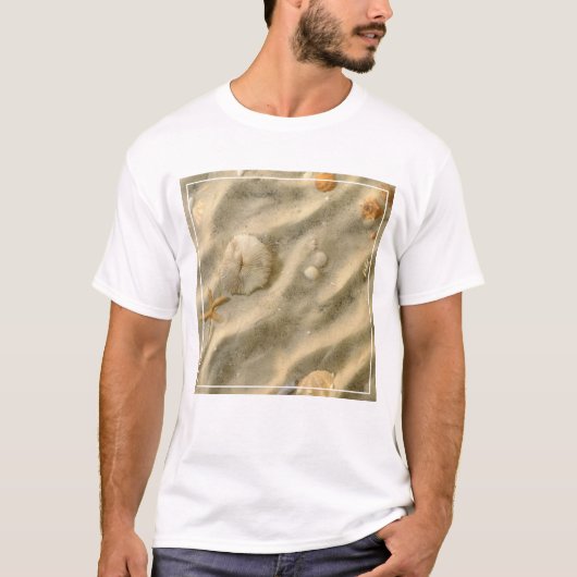 Seashells im Sand T-Shirt (Vorderseite)