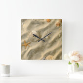 Seashells In Sand Quadratische Wanduhr (Zuhause)