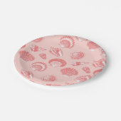 Seashells - korallenrotes rosa und Weiß Pappteller (Schrägansicht)