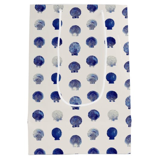 Seashells Modernes blaues Meer Mittlere Geschenktüte (Rückseite)