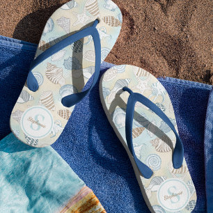 Seashells Monogram Name Coasttern Muster Badesandalen