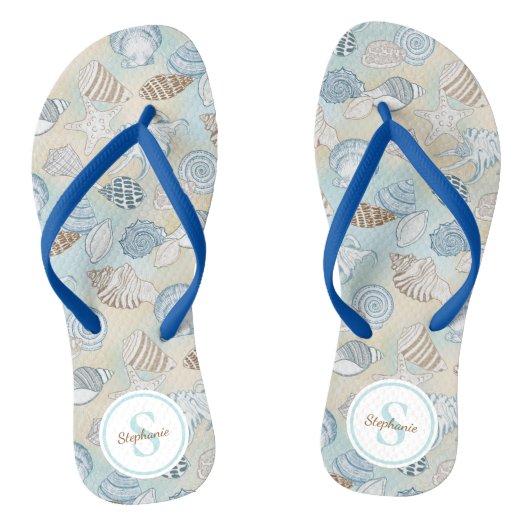 Seashells Monogram Name Coasttern Muster Badesandalen (Fußbett)
