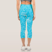 Seashells Muster auf Bright Blue Capri Leggings (Rückseite)