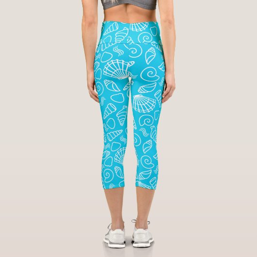 Seashells Muster auf Bright Blue Capri Leggings (Rückseite)