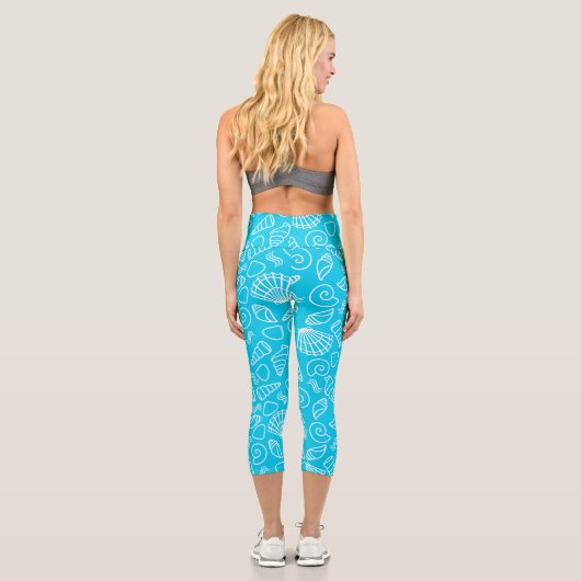 Seashells Muster auf Bright Blue Capri Leggings (Rückseite)