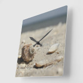 Seashells On Sand By The Sea Quadratische Wanduhr (Winkel)
