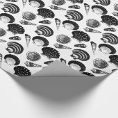 Seashells - Schwarzweiss auf einem weißen Geschenkpapier (Ecke)