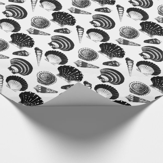 Seashells - Schwarzweiss auf einem weißen Geschenkpapier (Ecke)