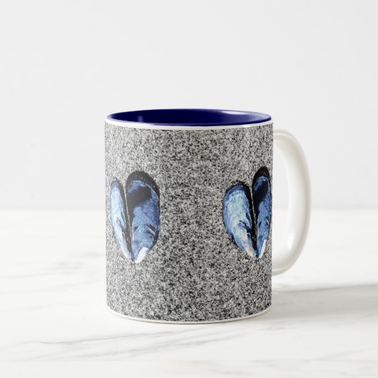 Seashells und Sand Zweifarbige Tasse (VorderseiteRechts)