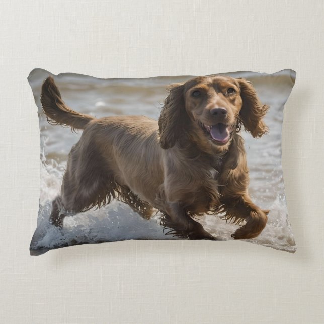 "Seaside Fun: A Cocker Spaniel Play in the Ocean Dekokissen (Vorderseite)