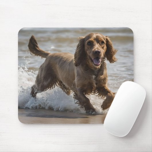 "Seaside Fun: Cocker Spaniel beim Spielen im Ozean Mousepad (Mit Mouse)