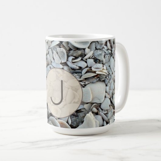 Seaside Shells Initial Mug Art Kaffeetasse (VorderseiteRechts)