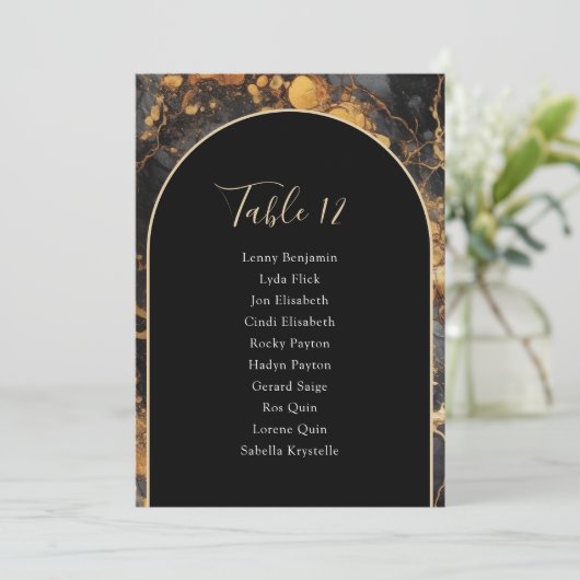 Seating Chart für Gold-Marmor- und Bogen-Tischnumm Einladung (Stehend Vorderseite)