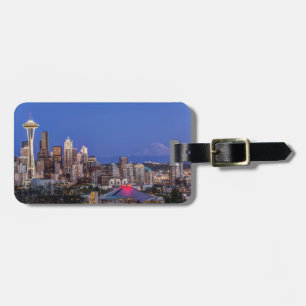 Seattle, Downtown und Mt. Rainier in der Dämmerung Gepäckanhänger