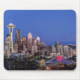 Seattle, Downtown und Mt. Rainier in der Dämmerung Mousepad