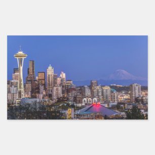 Seattle, Downtown und Mt. Rainier in der Dämmerung Rechteckiger Aufkleber