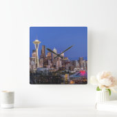 Seattle, Downtown und Rainier am Twilight Quadratische Wanduhr (Zuhause)