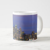 Seattle gesehen von Kerry-Park in der Königin Anne Jumbo-Tasse (Vorderseite Rechts)