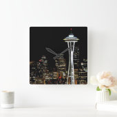 Seattle skyline at night, with space Needle. Quadratische Wanduhr (Zuhause)