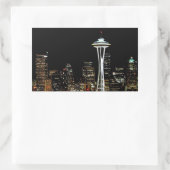 Seattle skyline at night, with space Needle. Rechteckiger Aufkleber (Tasche)