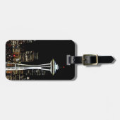 Seattle Skyline in der Nacht, mit Space Needle. Gepäckanhänger (Vorderseite horizontal)