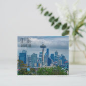 Seattle Skyline mit Space Needle wird gerade renov Postkarte (Stehend Vorderseite)