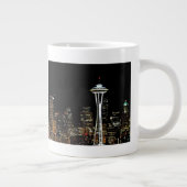 Seattle-Skyline nachts, mit Raum-Nadel Jumbo-Tasse (Rechts)