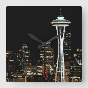 Seattle-Skyline nachts, mit Raum-Nadel Quadratische Wanduhr