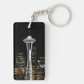 Seattle-Skyline nachts, mit Raum-Nadel Schlüsselanhänger (Rückseite)